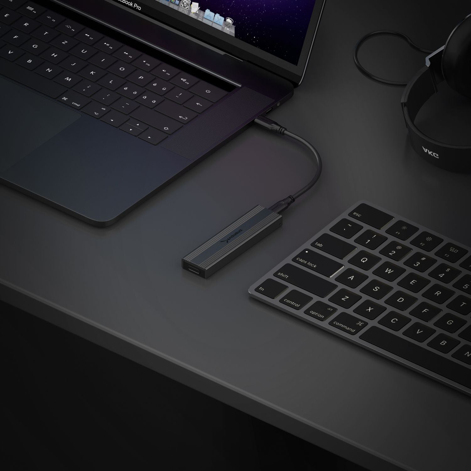 USB 3.2 Type-C Tool-Free Enclosure for M.2 PCIe NVMe and SATA SSDs